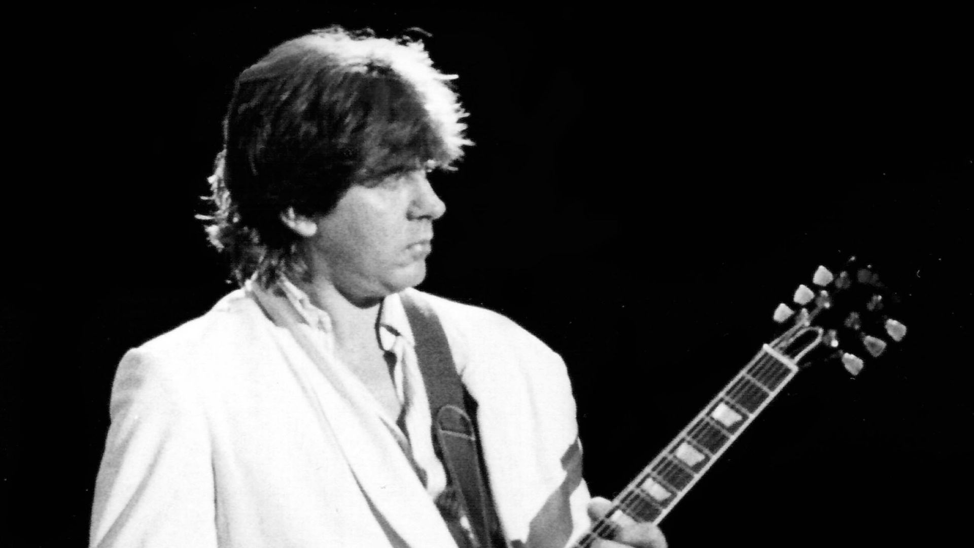 Mick Taylor, Ex guitarrista de los Rolling Stones durante la mejor época del grupo.
Esta foto corresponde a un concierto de Bob Dylan en Barcelona el año 1984, con Mick Taylor de guitarrista solista. -Photographer: F. Antolin Hernandez
Camara: Olympus OM2

Objetivo: OM 135mm 2.8