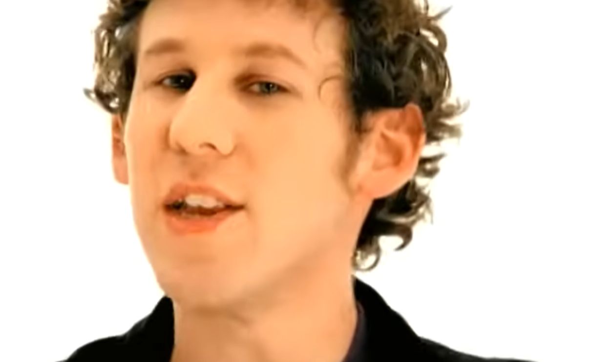 Screenshot from Catch My Disease (2005)