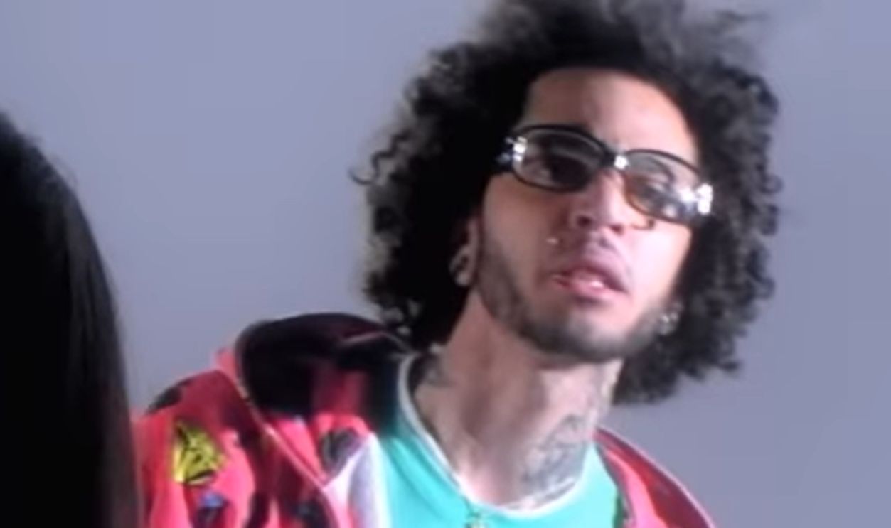 Screenshot from Friend Request (2006)