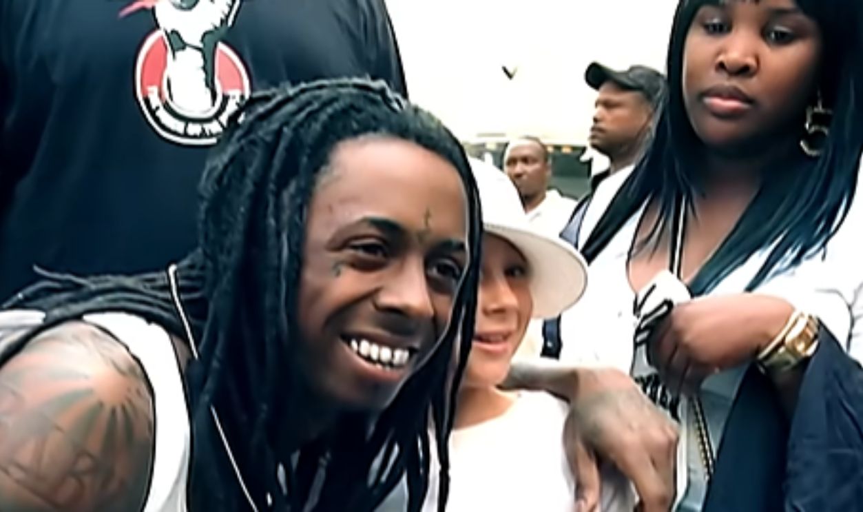 Screenshot from A Milli (2008)