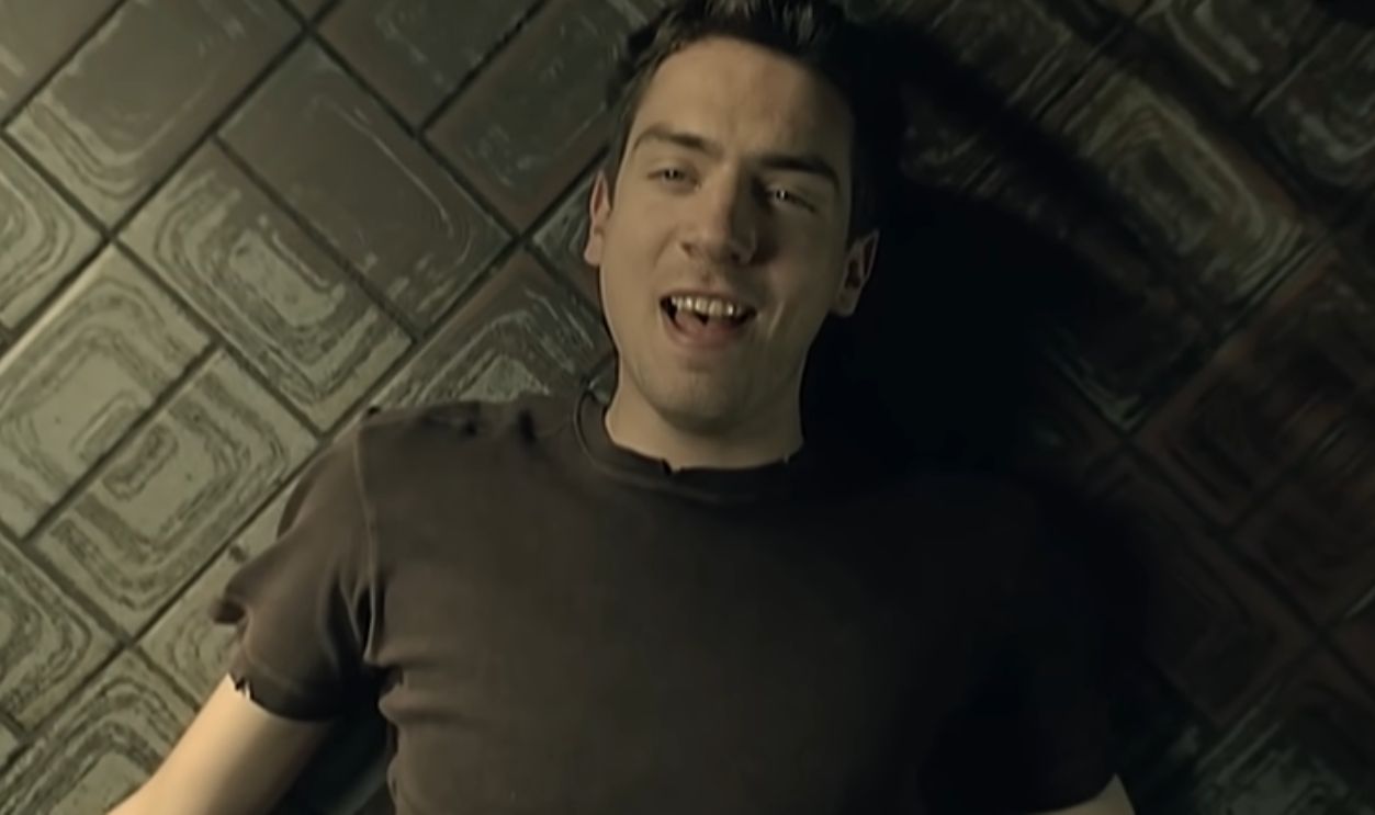 Screenshot from Chasing Cars (2006)