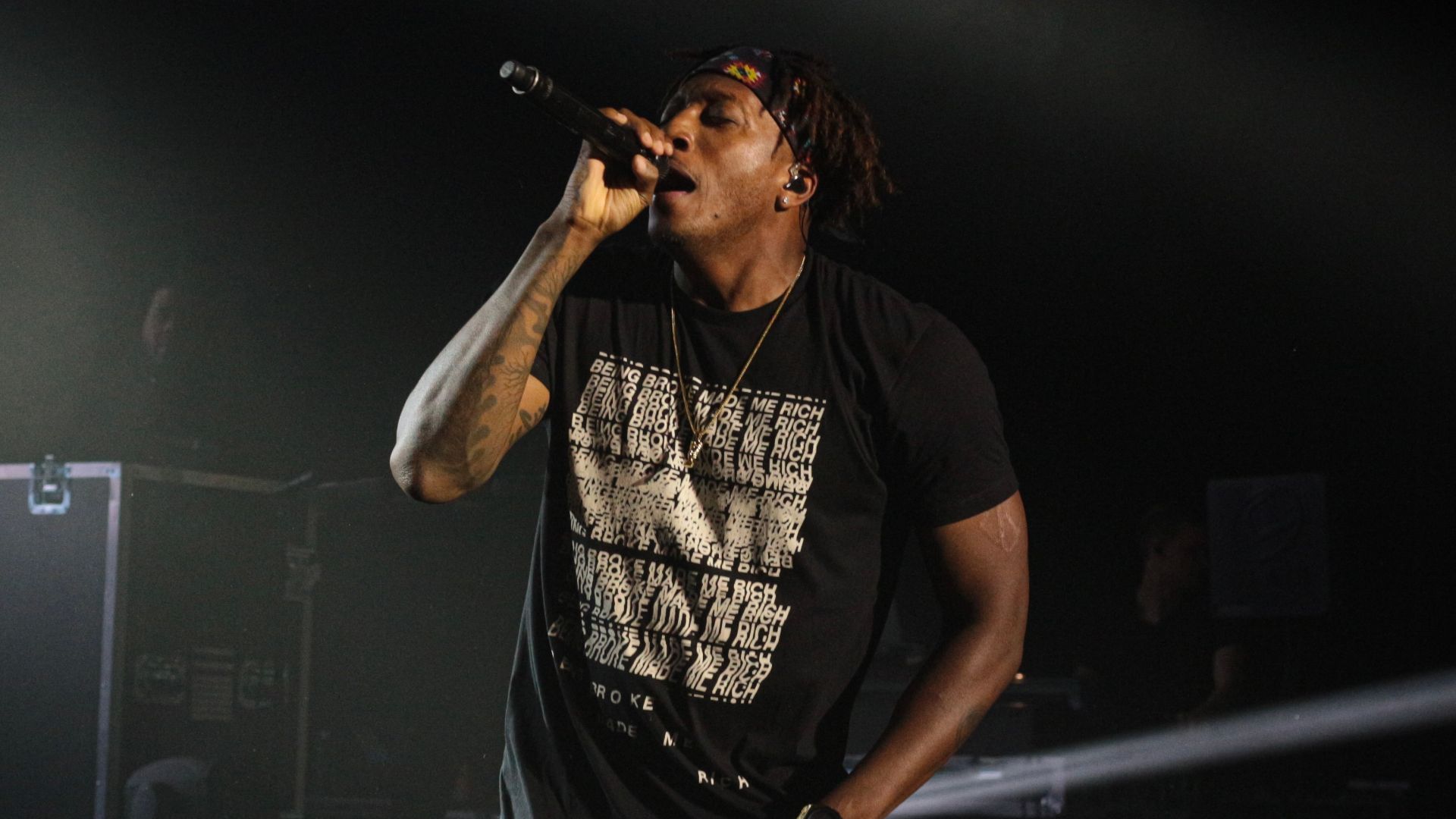 Lecrae performing live in 2017.