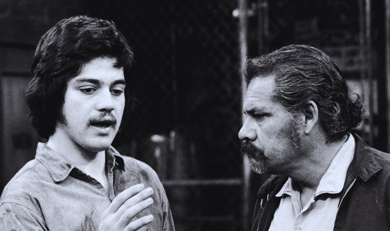 Gettyimages - 2627462, Freddie Prinze In 'Chico And The Man' American actor Freddie Prinze (L) (1954 - 1977) speaks to an unidentified actor in a still from the television series, 'Chico And The Man,' circa 1975. 