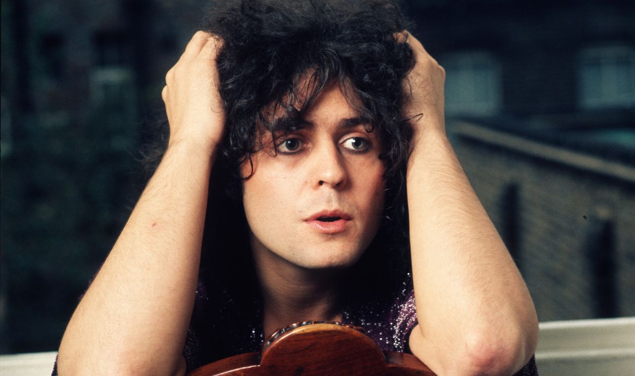 Anwar Hussein Archive LONDON, ENGLAND - JANUARY 01: Glam rock star Marc Bolan (1947-1977) relaxes at his home circa 1975 in London, England. 