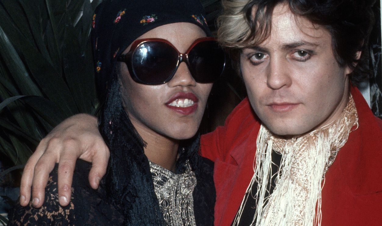 Anwar Hussein Collection LONDON - JANUARY 01: Marc Bolan with girlfriend Gloria Jones on January 01, 1975 in London, England.