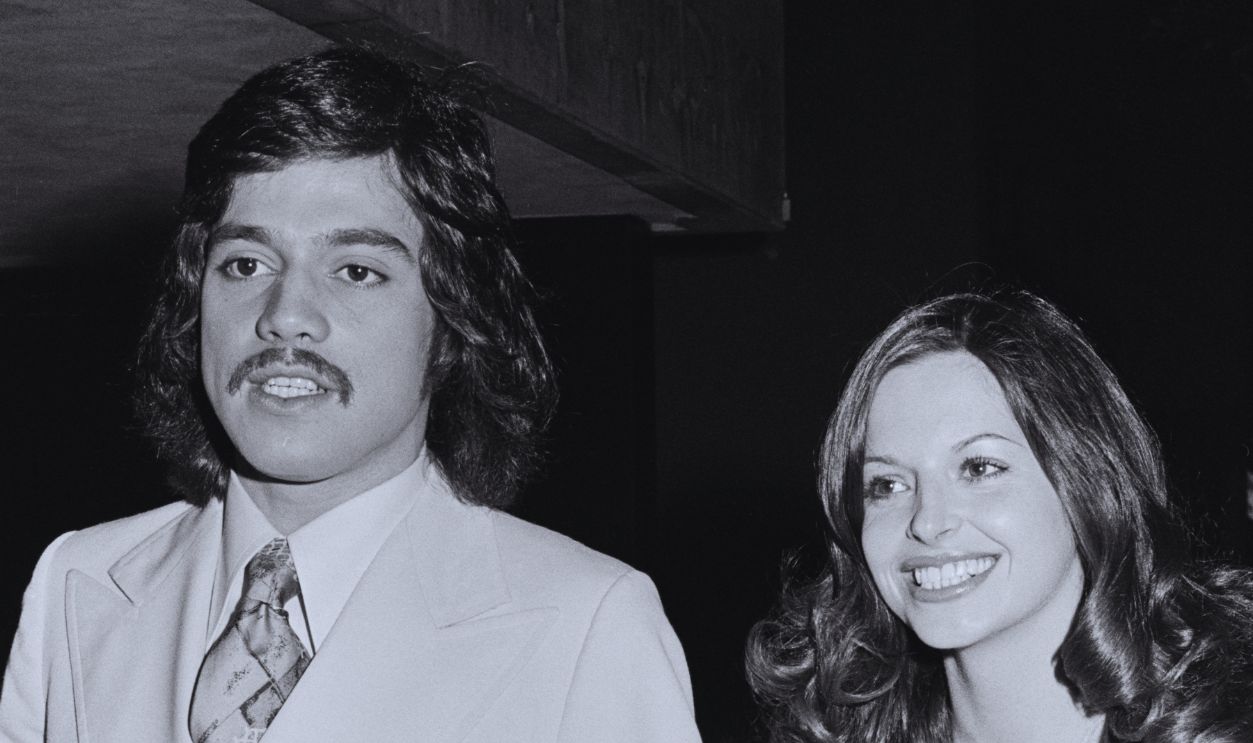 Gettyimages - 1281836543, Freddie Prinze American stand-up comedian and actor Freddie Prinze (1954 - 1977) with his wife Katherine Cochran in Los Angeles, California, 7th May 1976. 