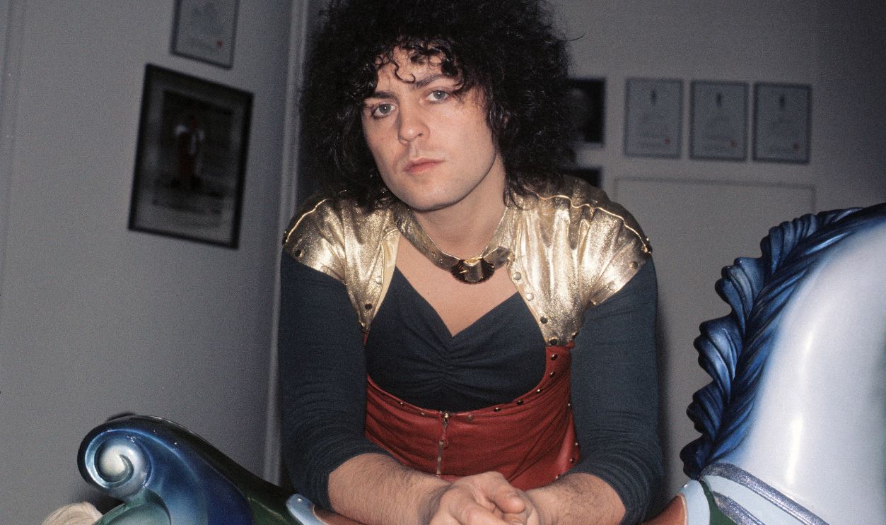 Anwar Hussein Archive LONDON, ENGLAND - JANUARY 01: Glam rock star Marc Bolan (1947-1977) relaxes at his home circa 1975 in London, England. 