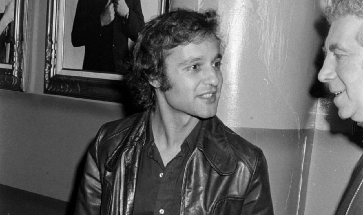 Sal Mineo (L) attends the Los Angeles premiere of 'The Rocky Horror Show' stage musical at The Roxy Theatre on March 22, 1974.