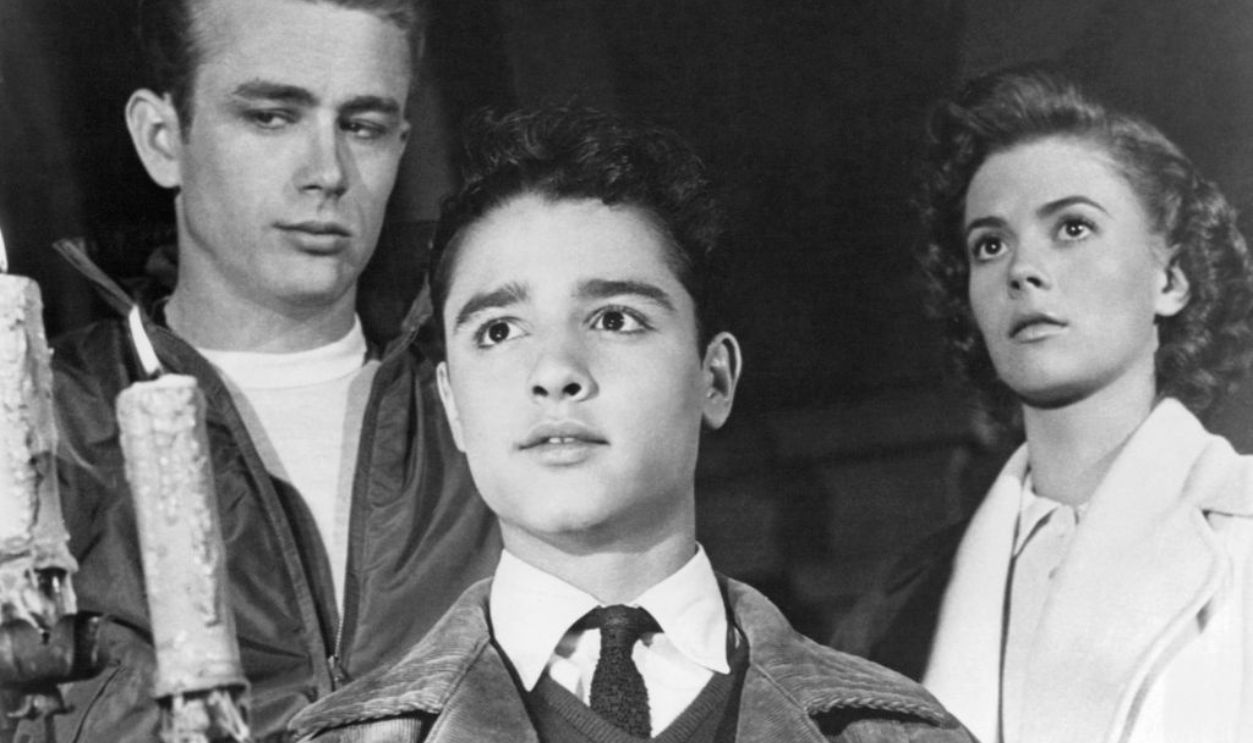 American actors (left to right) James Dean (1931 - 1955), as Jim Stark, Sal Mineo (1939 - 1976), as John 'Plato' Crawford and Natalie Wood (1938 - 1981) as Judy in 'Rebel Without A Cause', directed by Nicholas Ray, 1955. 
