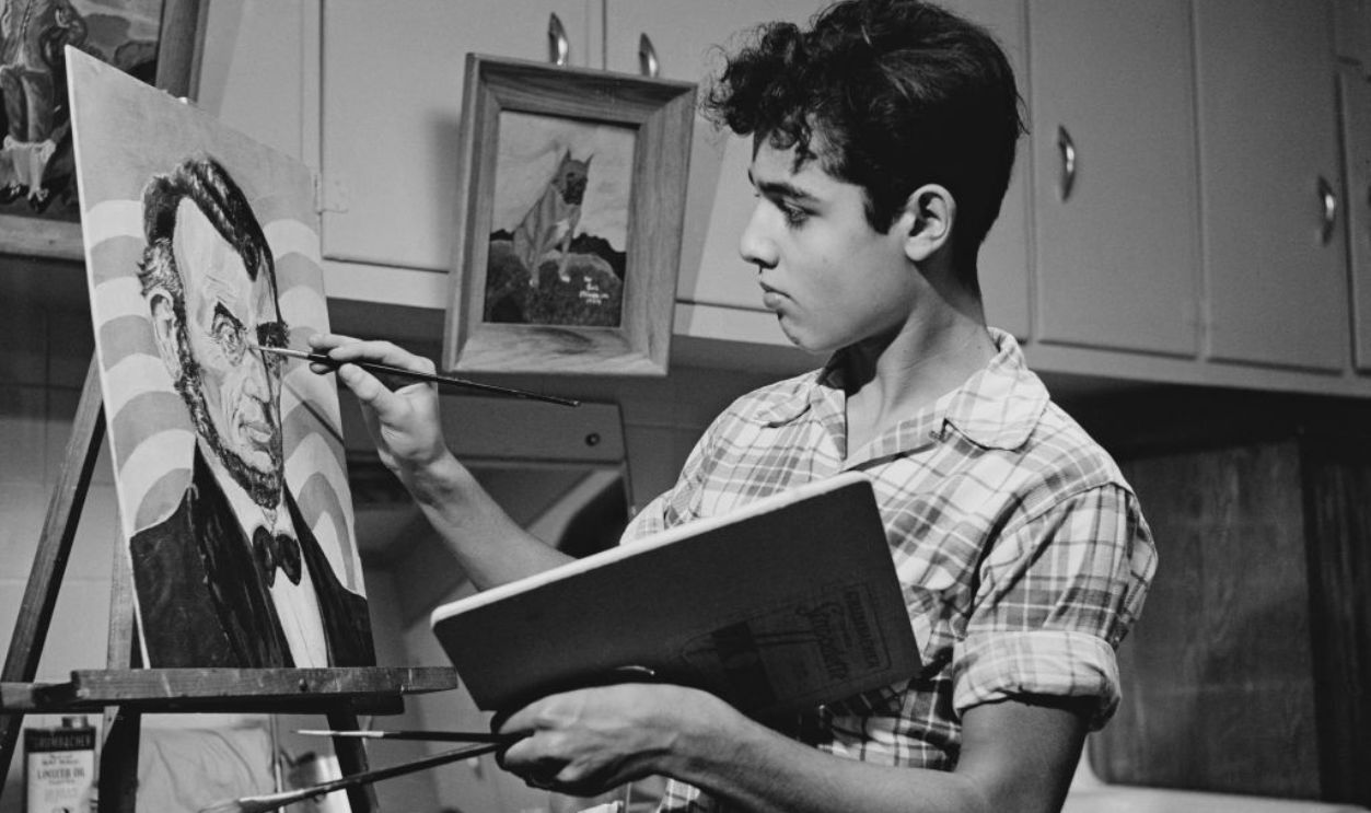 American actor Sal Mineo (1939 - 1976) paining a portrait of Abraham Lincoln at his family home in the Bronx, New York City, US, 1st November 1955.