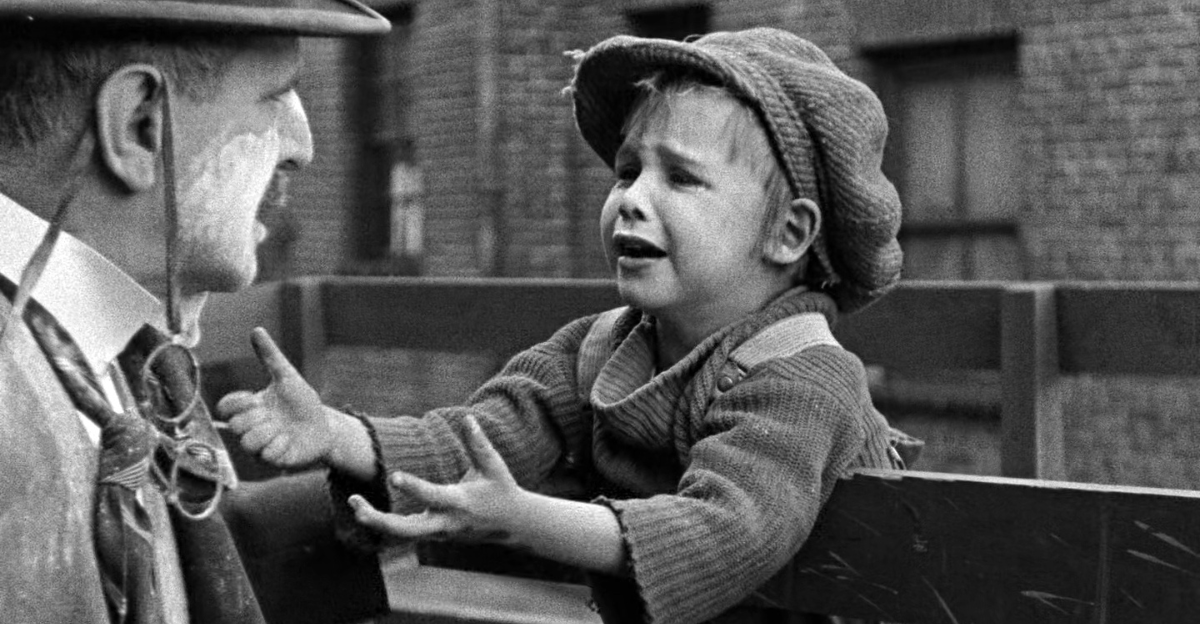 Frank Campeau (the man) and Jackie Coogan (child) in The Kid (1921).