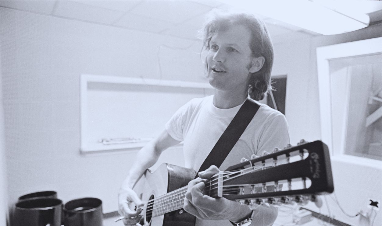 Gettyimages - 1503370463, Kris Kristofferson with Twelve String Guitar 