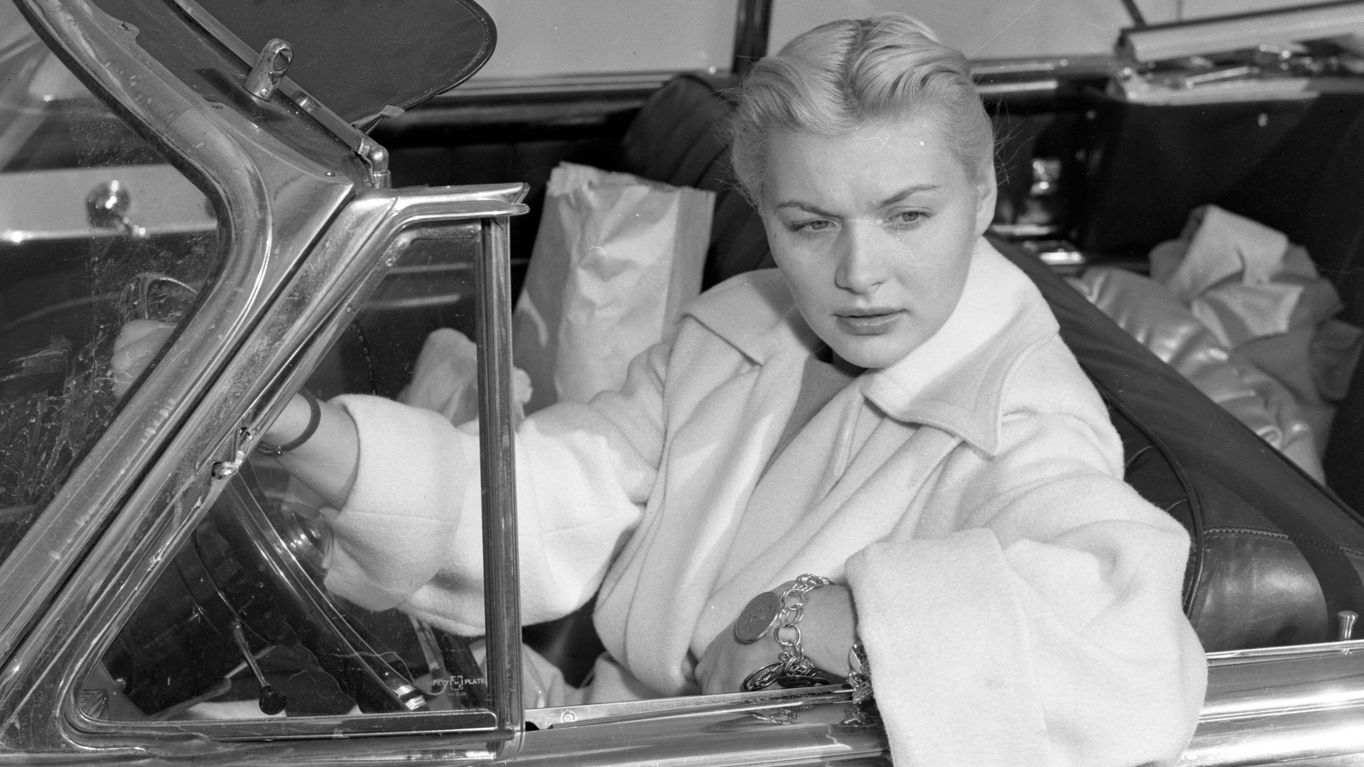 Barbara Payton in car outside of market on Sunset Blvd., Los Angeles