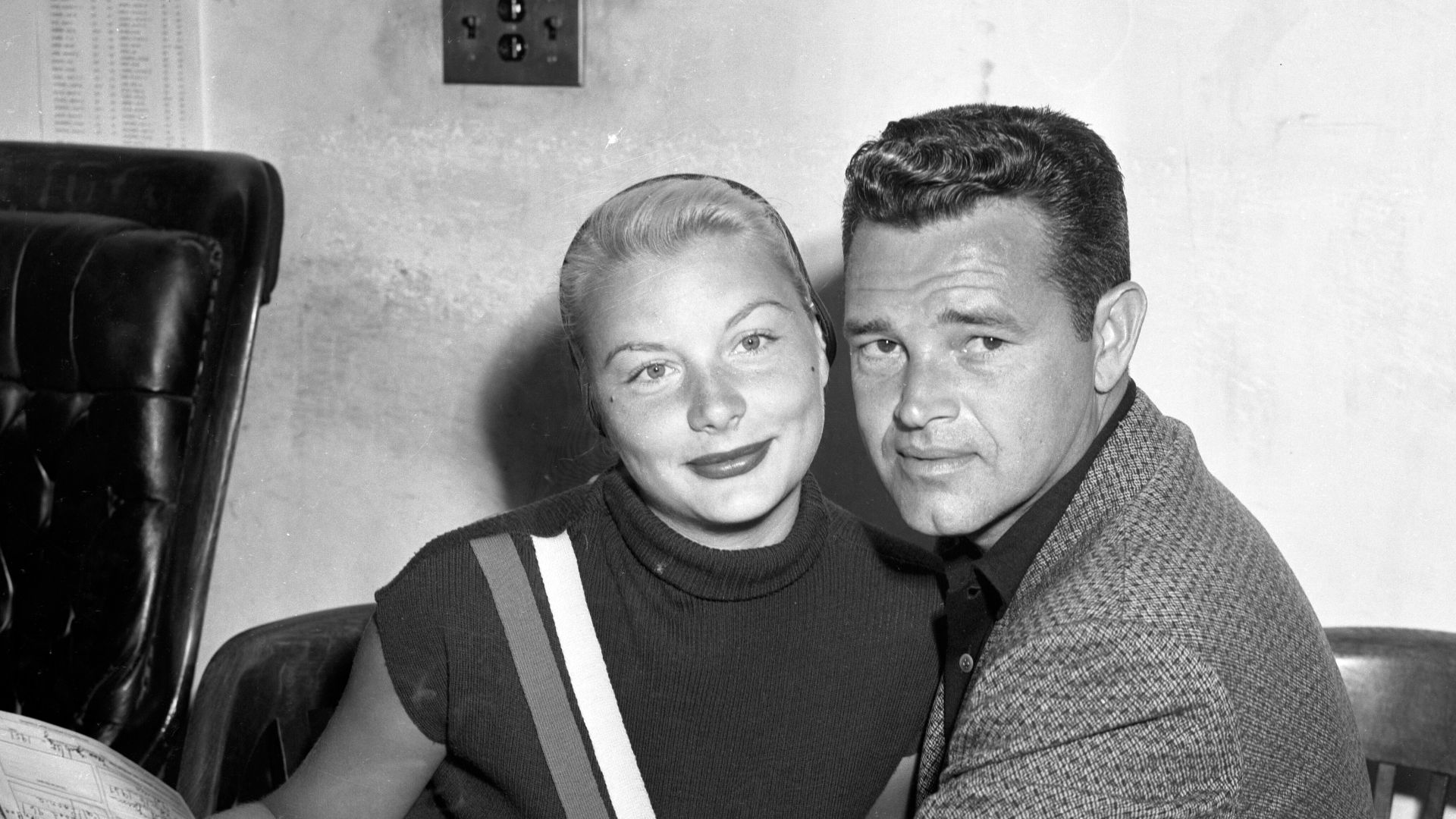 Barbara Payton and Tom Neal apply for passports at the federal building, Los Angeles