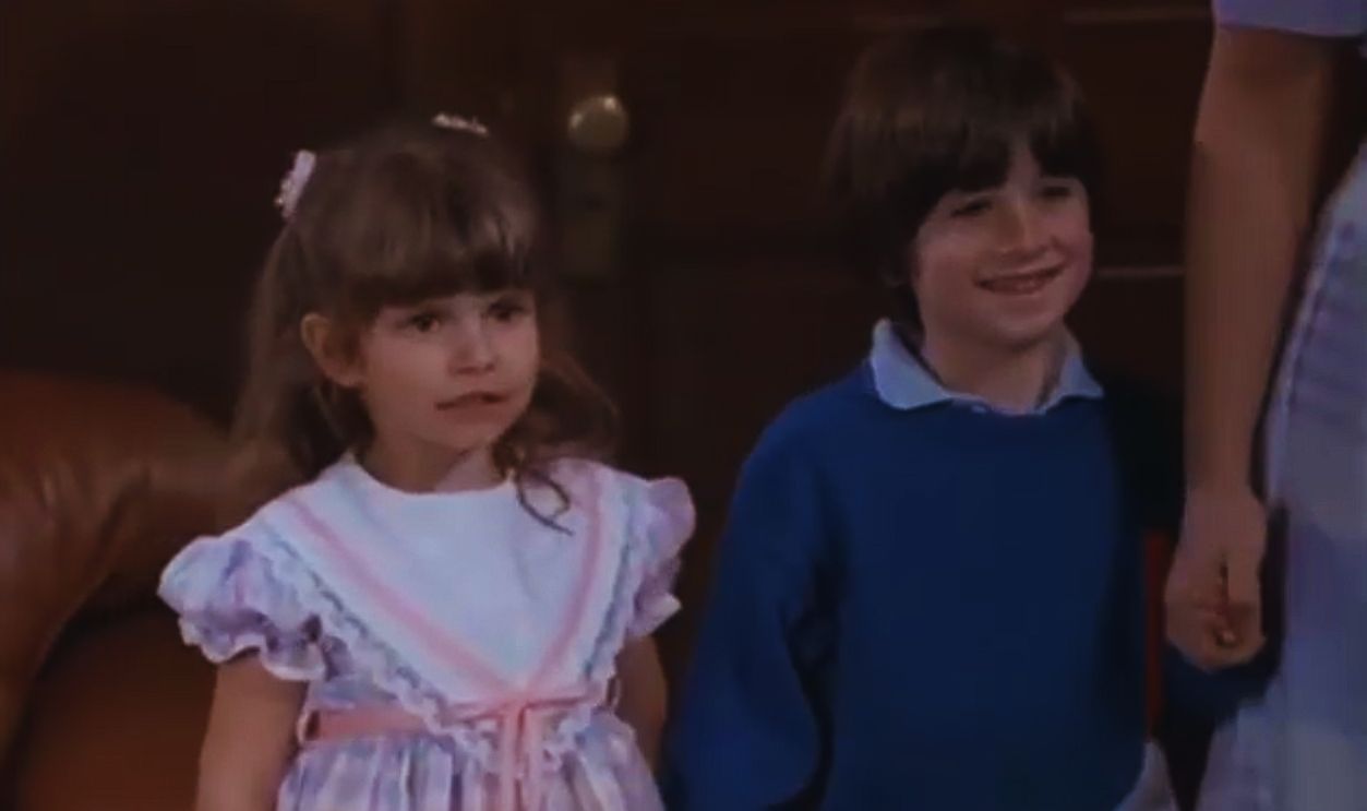  Screenshot from Cheers (1982–1993) 