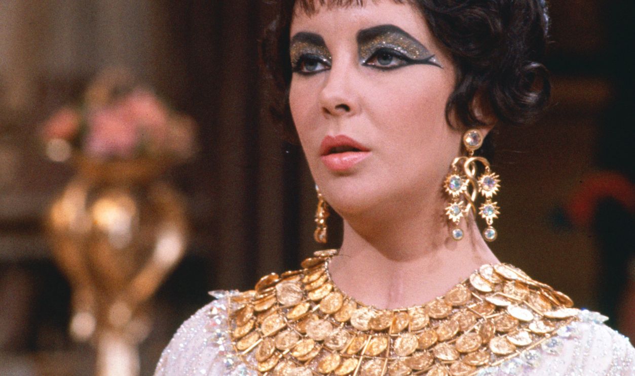 Cleopatra Elizabeth Taylor (1932-2011), British actress, in costume with gold jewellery in a publicity still issued for the film, 'Cleopatra', 1963. The historical drama, directed by Joseph L. Mankiewicz 