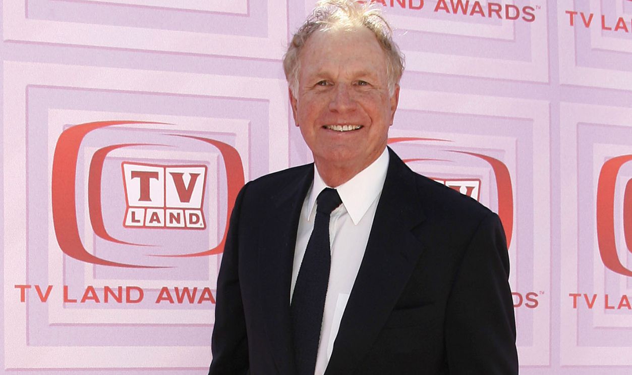 Actor Wayne Rogers arrives at the 2009 TV Land Awards at the Gibson Amphitheatre on April 19, 2009 in Universal City, California.
