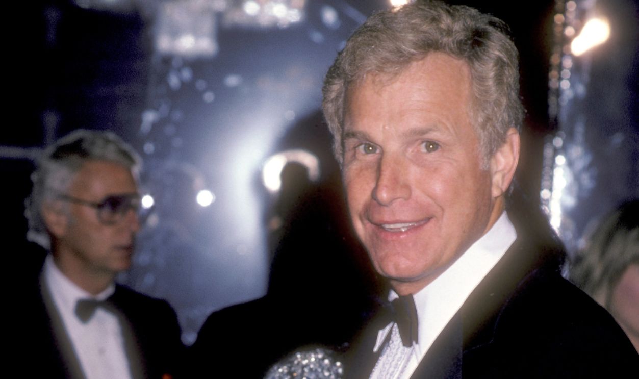 Actor Wayne Rogers attend the 14th Annual American Film Institute (AFI) Lifetime Achievement Award Salute to Billy Wilder on March 6, 1986 at Beverly Hilton Hotel in Beverly Hills, California.