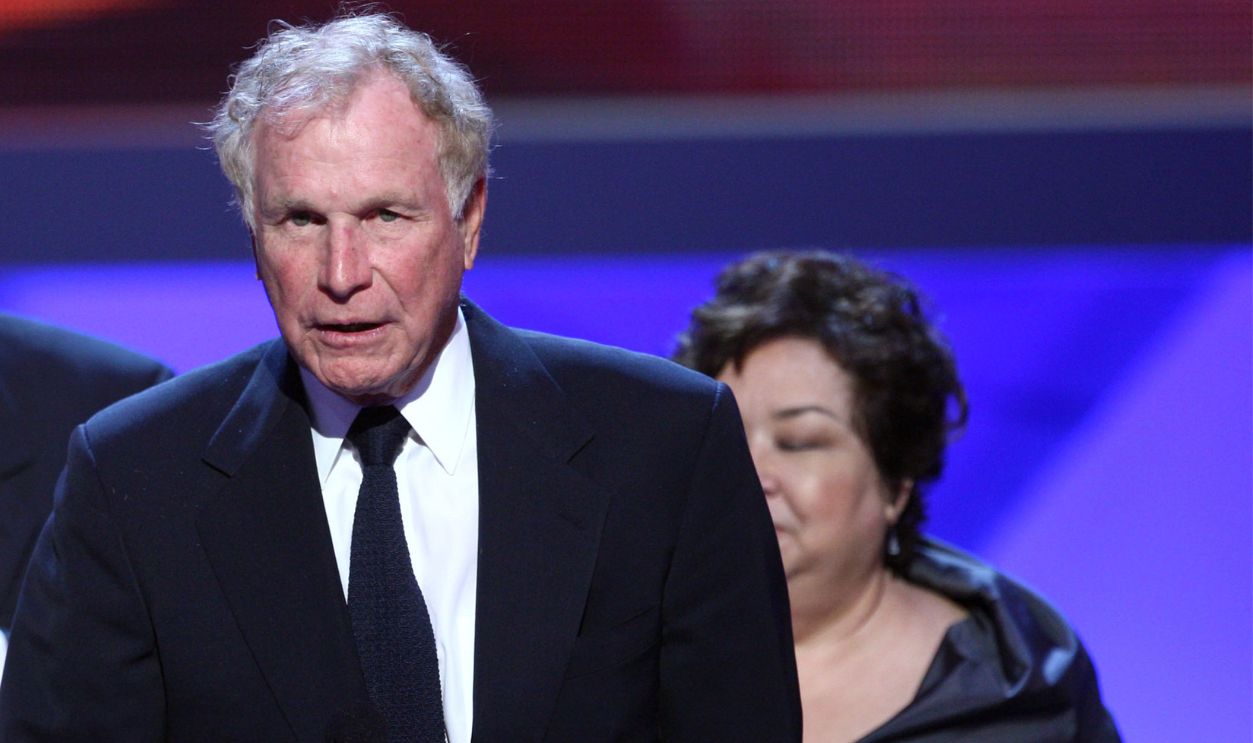 Actor Wayne Rogers speaks onstage at the 7th Annual TV Land Awards held at Gibson Amphitheatre on April 19, 2009 in Unversal City, California.