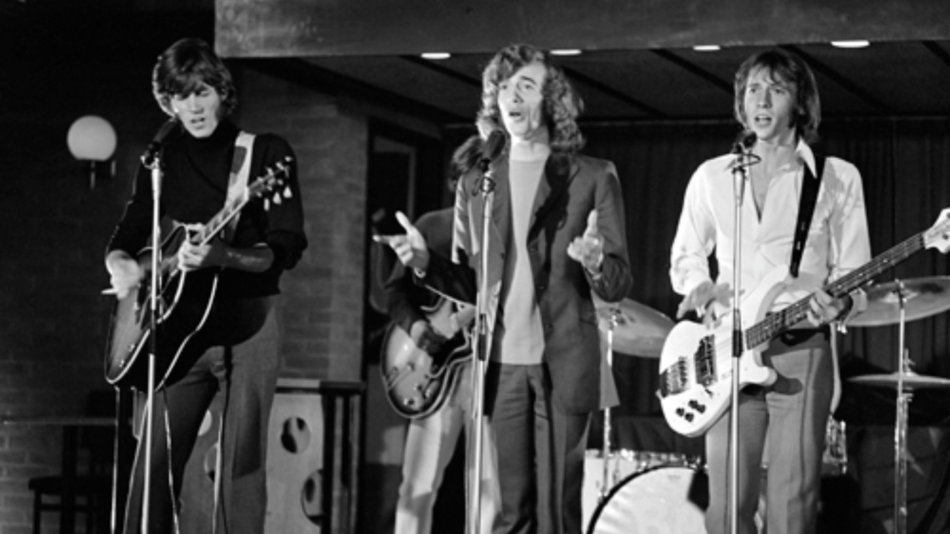 The Bee Gees in Dutch television show Twien (1968). From left to right: Barry, Robin, & Maurice Gibb