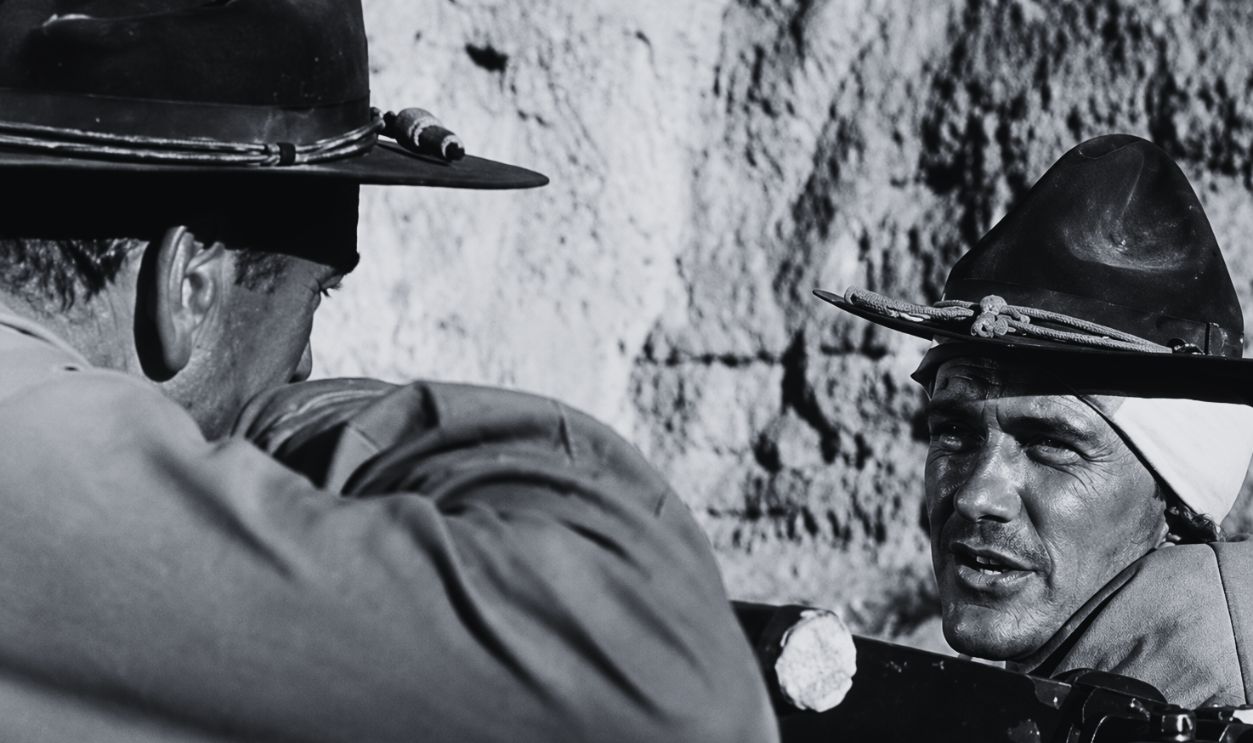 Screenshot from They Came to Cordura (1959)