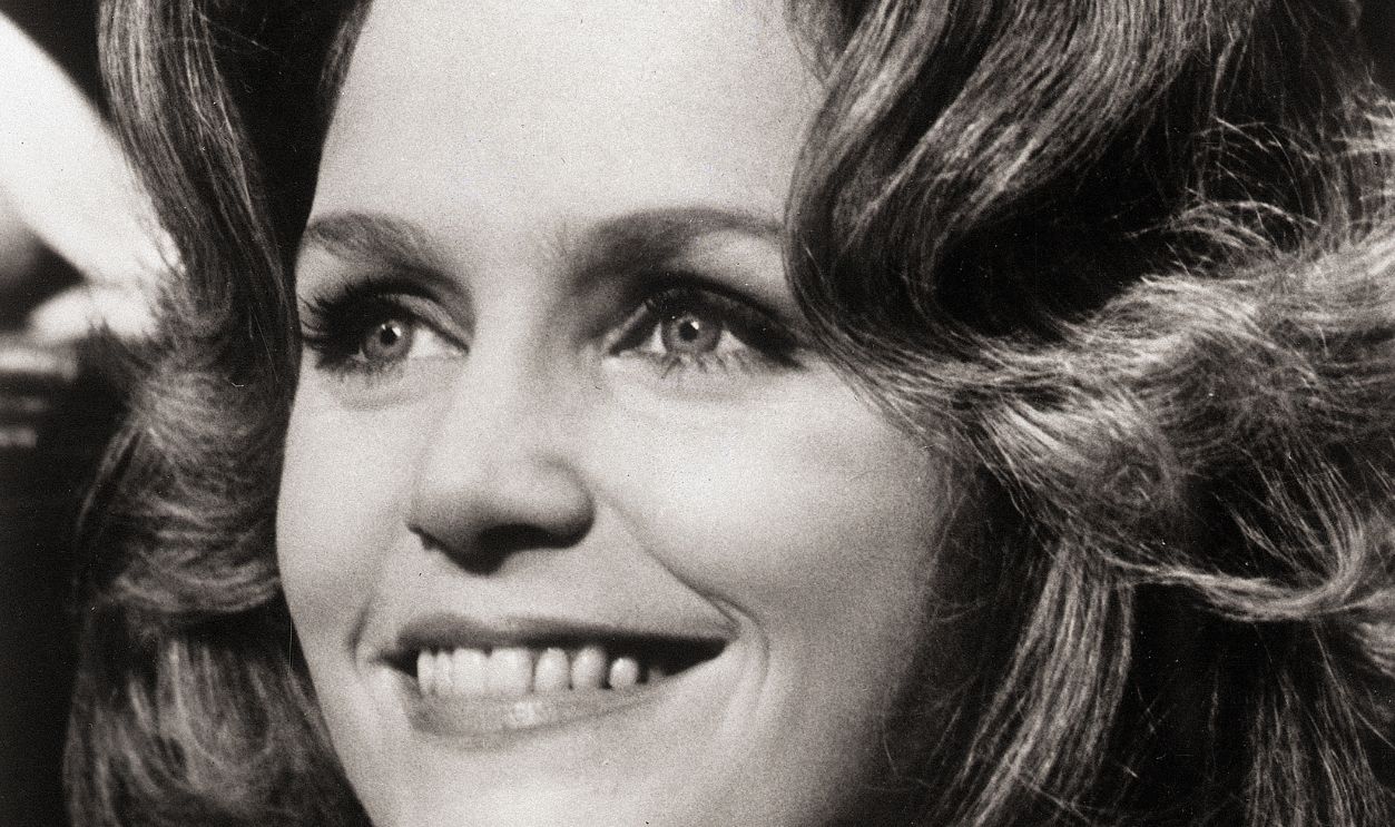 Lee Remick (Original Caption) 12/22/1977: Headshot of actress Lee Remick.