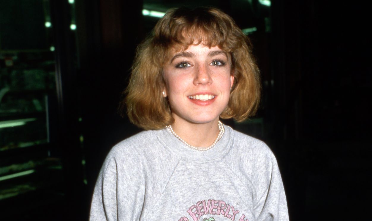 Dana Plato seen grocery shopping. She shows the cast on her broken wrist which she claimed to photographer was broken by her Diff'rent Strokes costar Todd Bridges. 1983