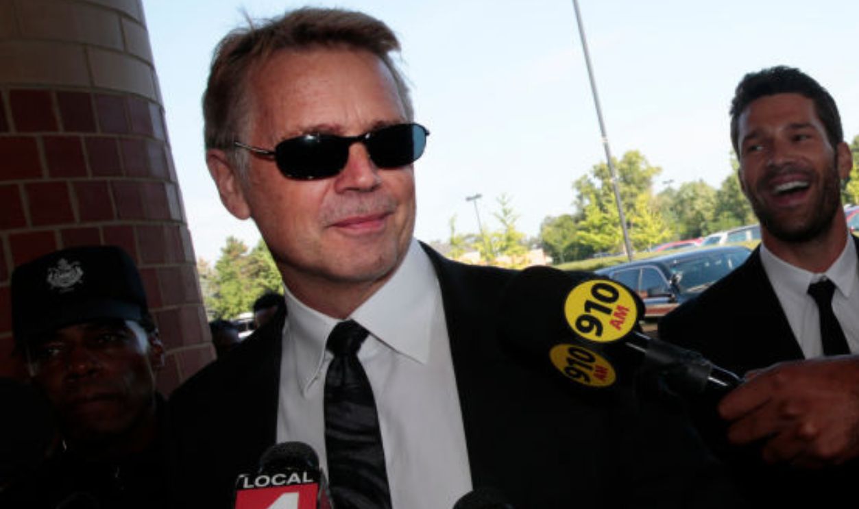 Actors John Schneider (L) and Renee Lawless arrive for Aretha Franklin's funeral at the Greater Grace Temple in on August 31, 2018 in Detroit, Michigan. 