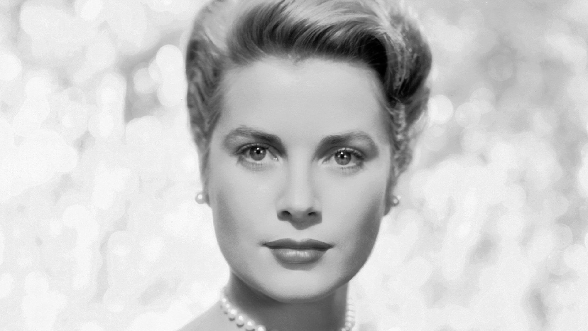 Photo of actress Grace Kelly.