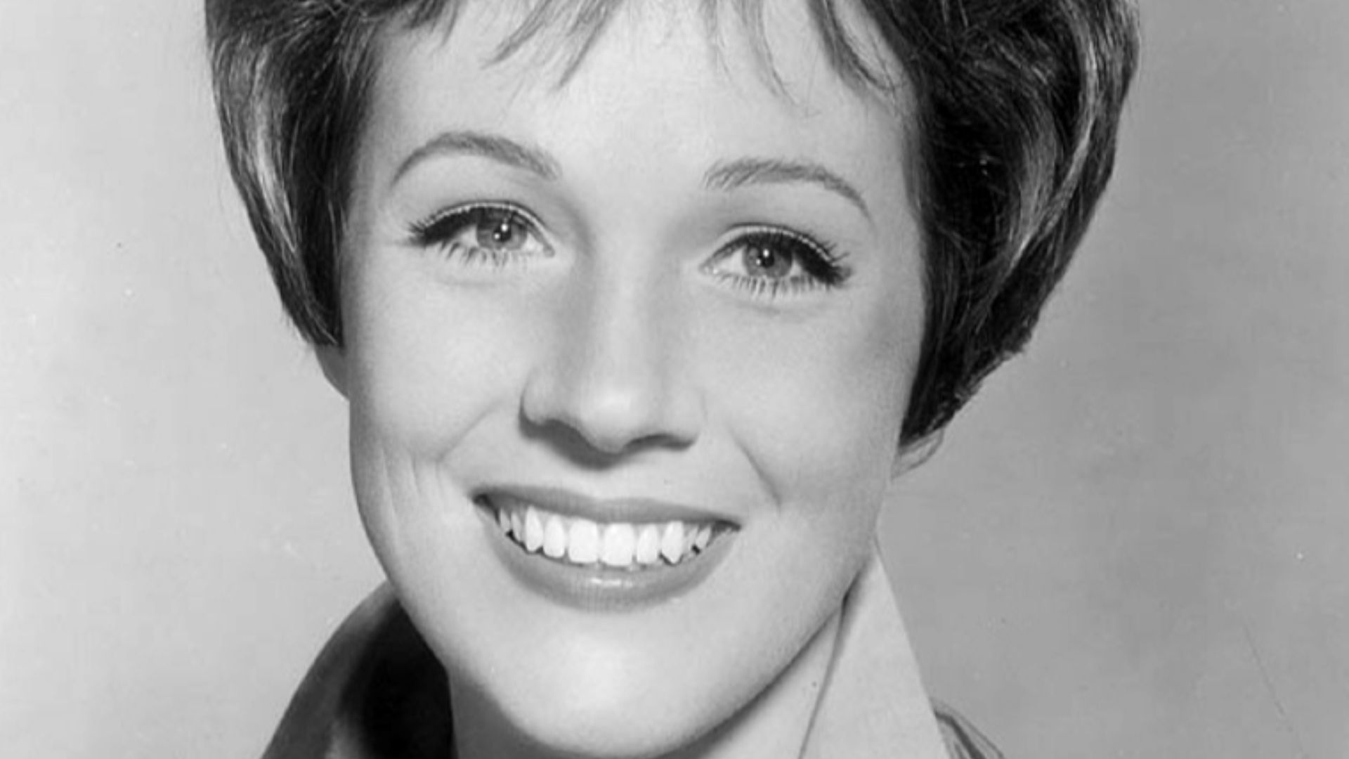Publicity photo of Julie Andrews