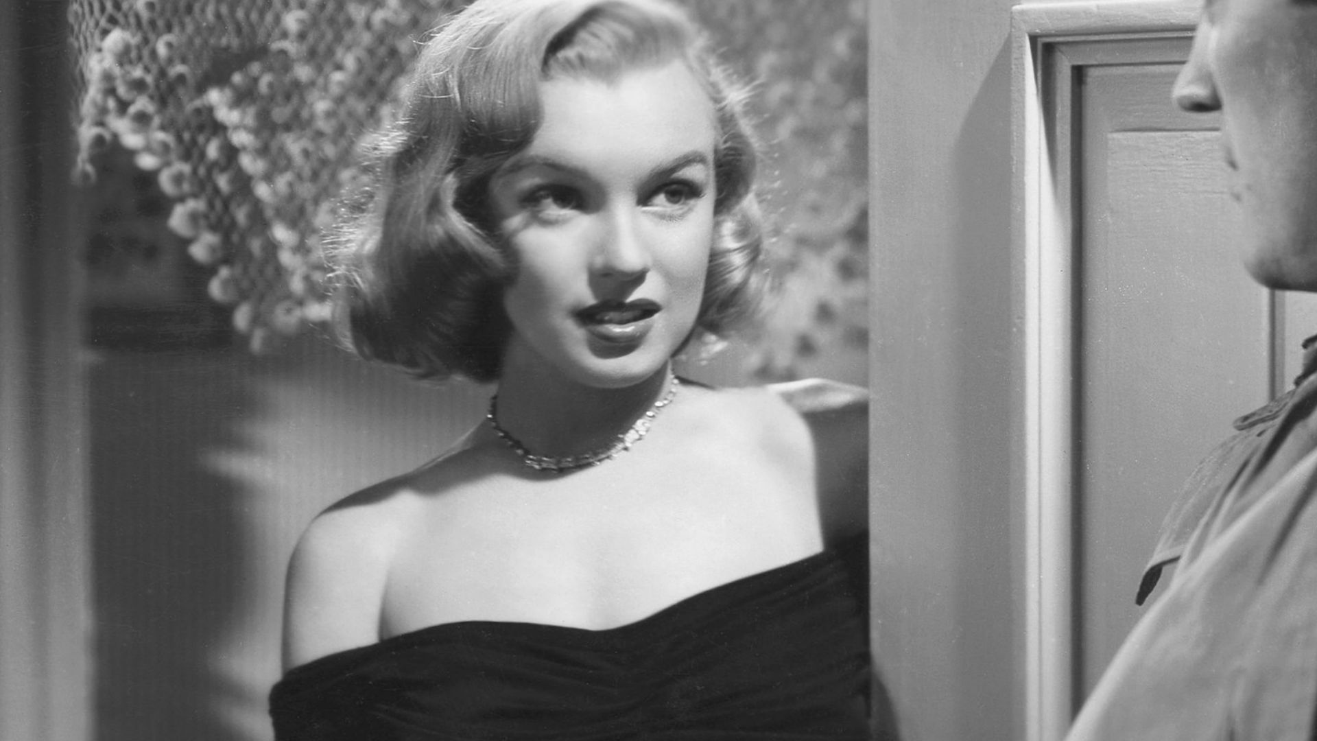 Photo of Marilyn Monroe in the Asphalt Jungle from the May 1961 issue of TV-Radio Mirror.
Note this is a larger, better quality copy of the photo seen on Radio-Tv Mirror page 20.
A renewal search was done at copyright.gov using the title Radio-TV Mirror. 