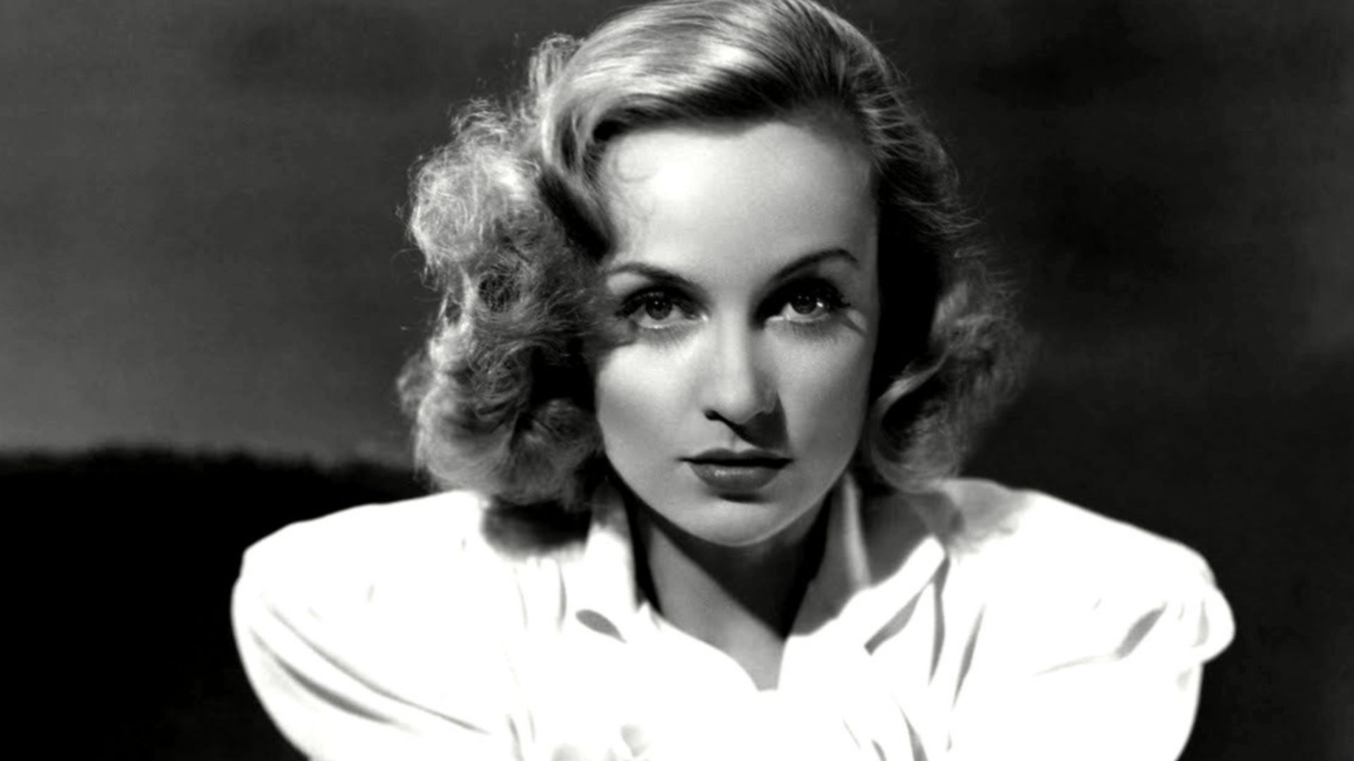 Publicity photo of Carole Lombard (1930s).