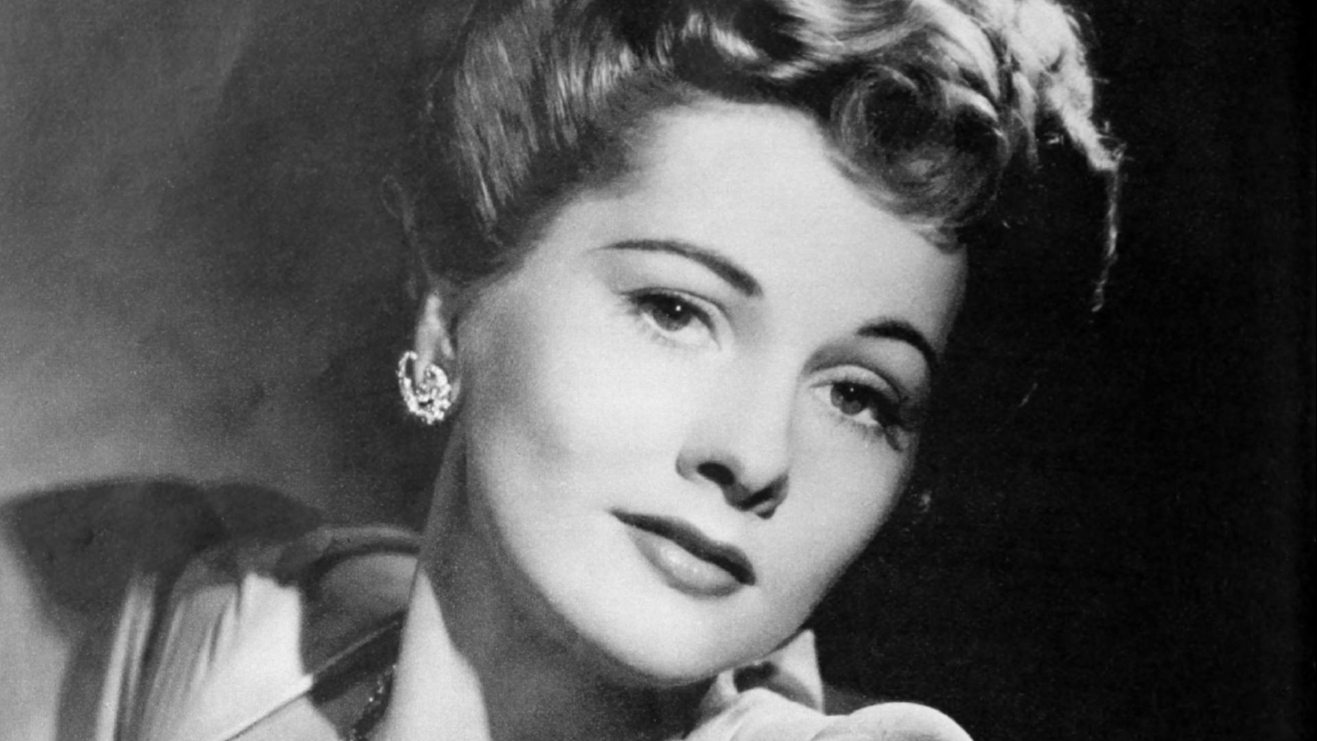Photo of Joan Fontaine.