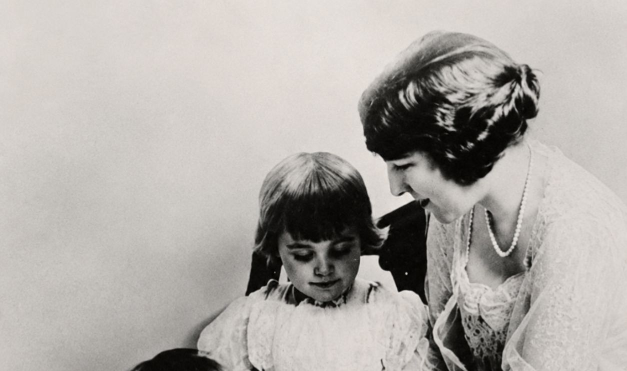 Lilian Fontaine with her daughters