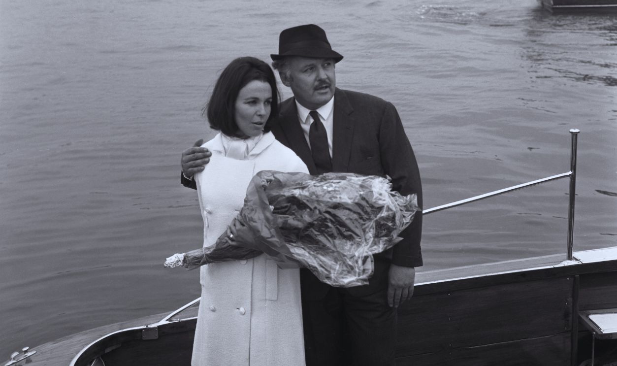 Gettyimages - 140428864, On A Water Taxi American actor Rod Steiger with Claire Bloom, holding a bouquet, portrayed while standing on a water taxi, Venice, 1960. 