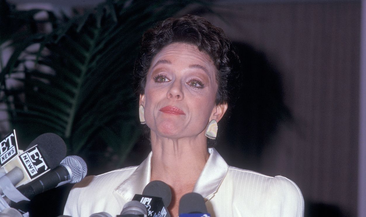 Valerie Harper Addresses the Press to Speak About Being Fired from the NBC Series "Valerie" WEST HOLLYWOOD, CA - SEPTEMBER 1: Actress Valerie Harper Addresses the Press to Speak About Being Fired from the NBC Series "Valerie" on September 1, 1987 at the Bel Age Hotel in West Hollywood, California.