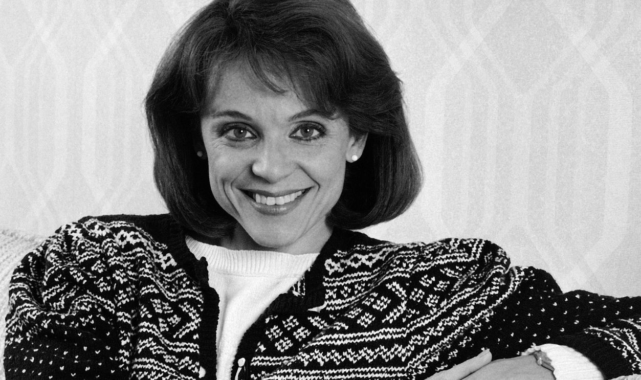 Actress Valerie Harper Portrait Actress Valerie Harper photo shoot, November 11, 1985 in Los Angeles, California. 