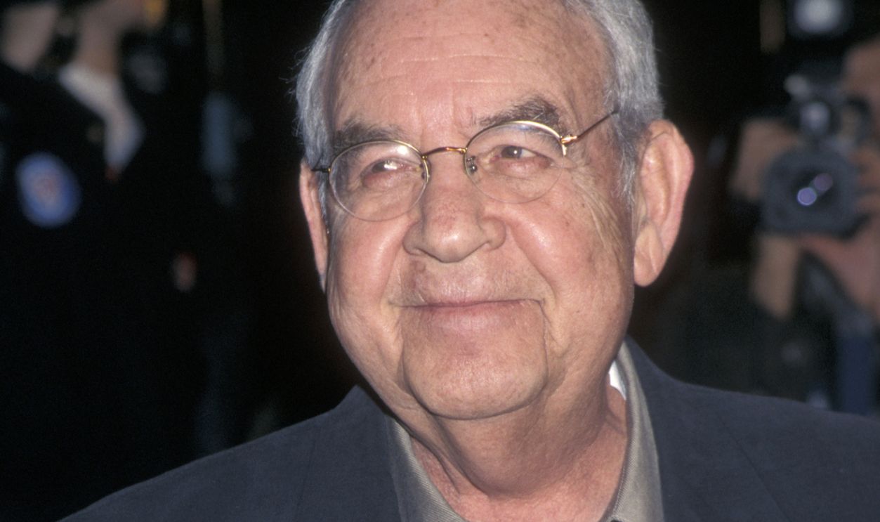 Ron Galella Archive - File Photos Actor Tom Bosley attending the world premiere of 'Analyze This' on March 1, 1999 at Mann Village Theater in Westwood, California.