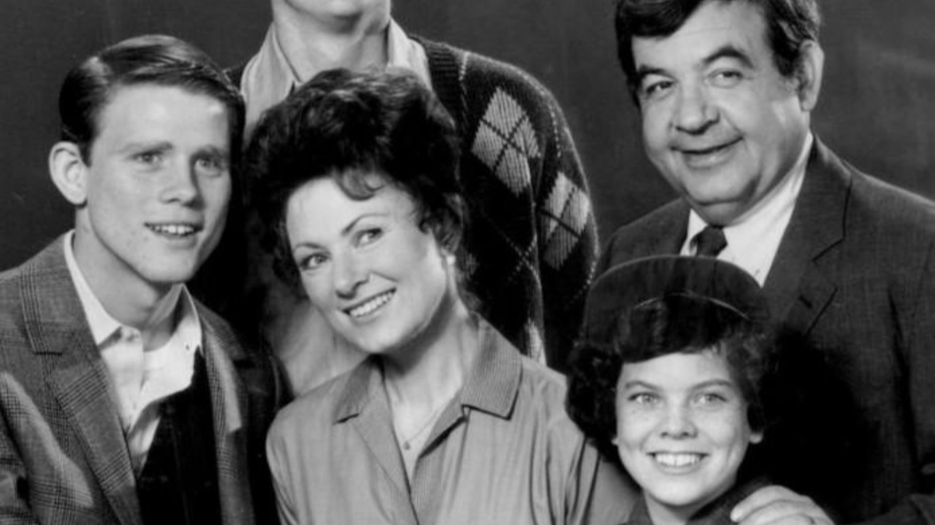 Photo of the Cunningham family from the television program Happy Days.  Back from left: Ron Howard (Richie), Gavan O'Herlihy (Chuck - two actors played the role before the character was written out), Tom Bosley (Howard).  Front: Marion Ross (Marion), Erin