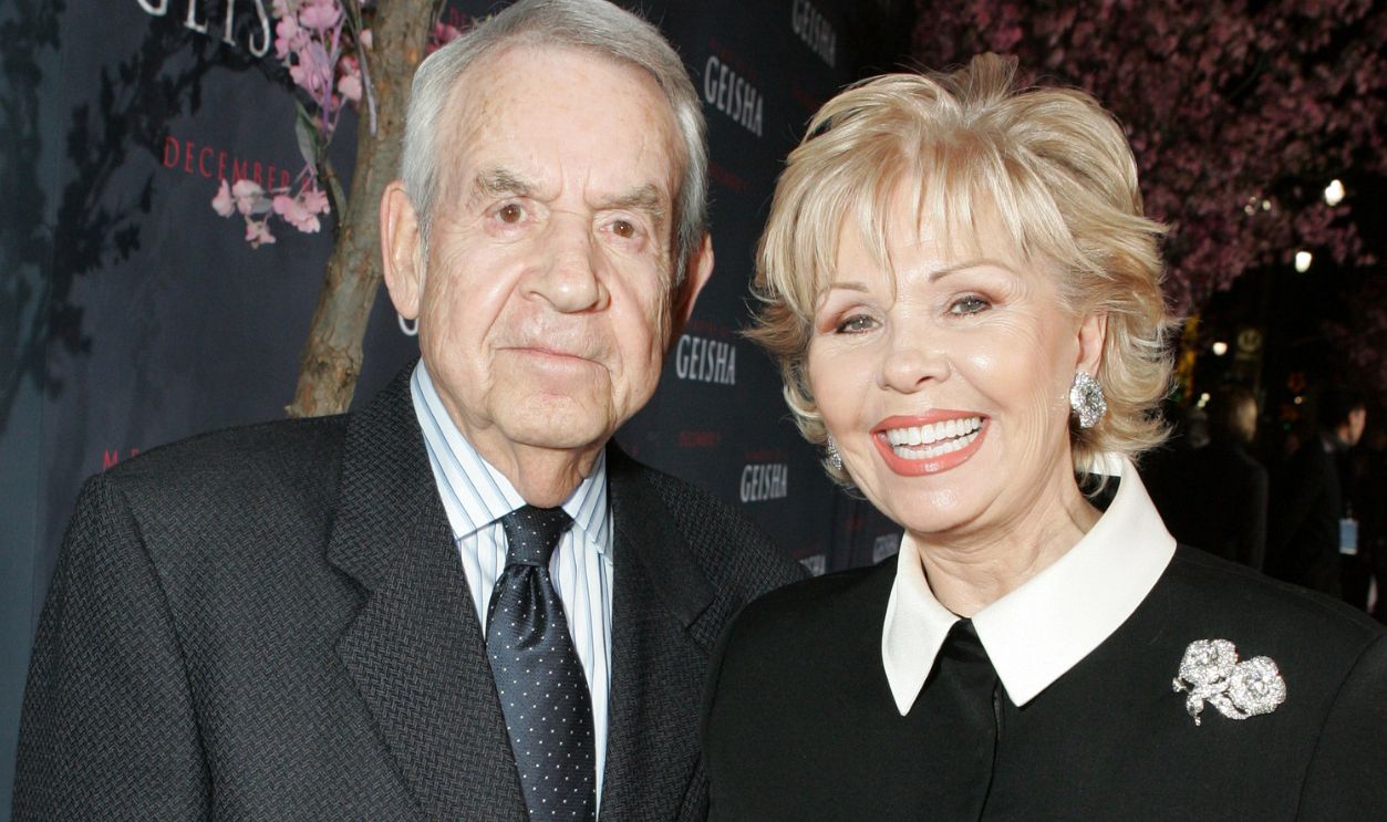 Los Angeles Premiere of Columbia Pictures' "Memoirs of a Geisha" Tom Bosley and Patricia Carr