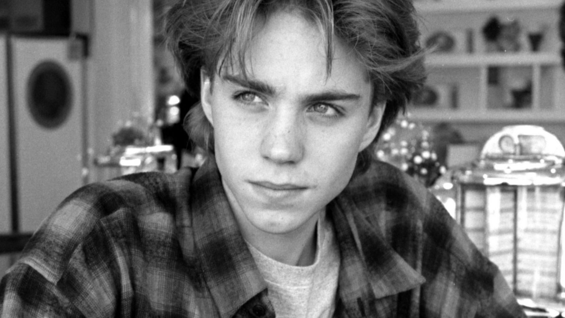 Jonathan Brandis at dinner in December 1993 in a Ventura Blvd in Los Angeles.