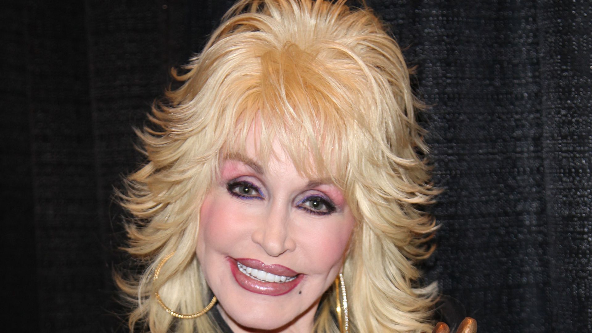 Dolly Parton accepting Liseberg Applause Award 2010
