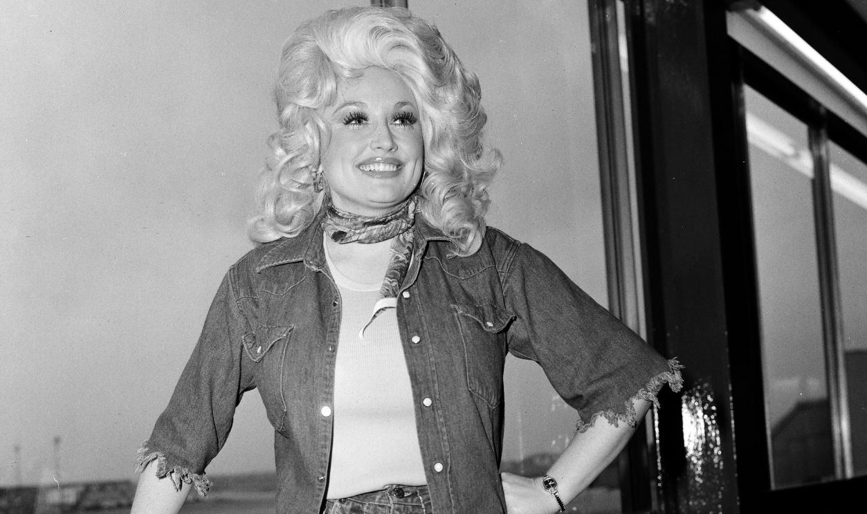 Country & Western singer Dolly Parton arrving at London Airport.
