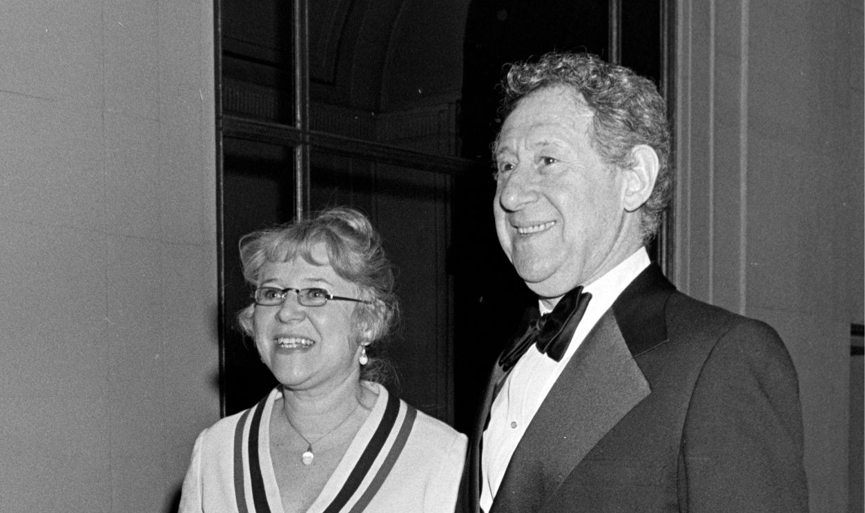 Madeline Lee Gilford (L) and Jack Gilford attend the premiere of 'The Great Gatsby' at the Loews State Theatre in New York City on March 27, 1974. 