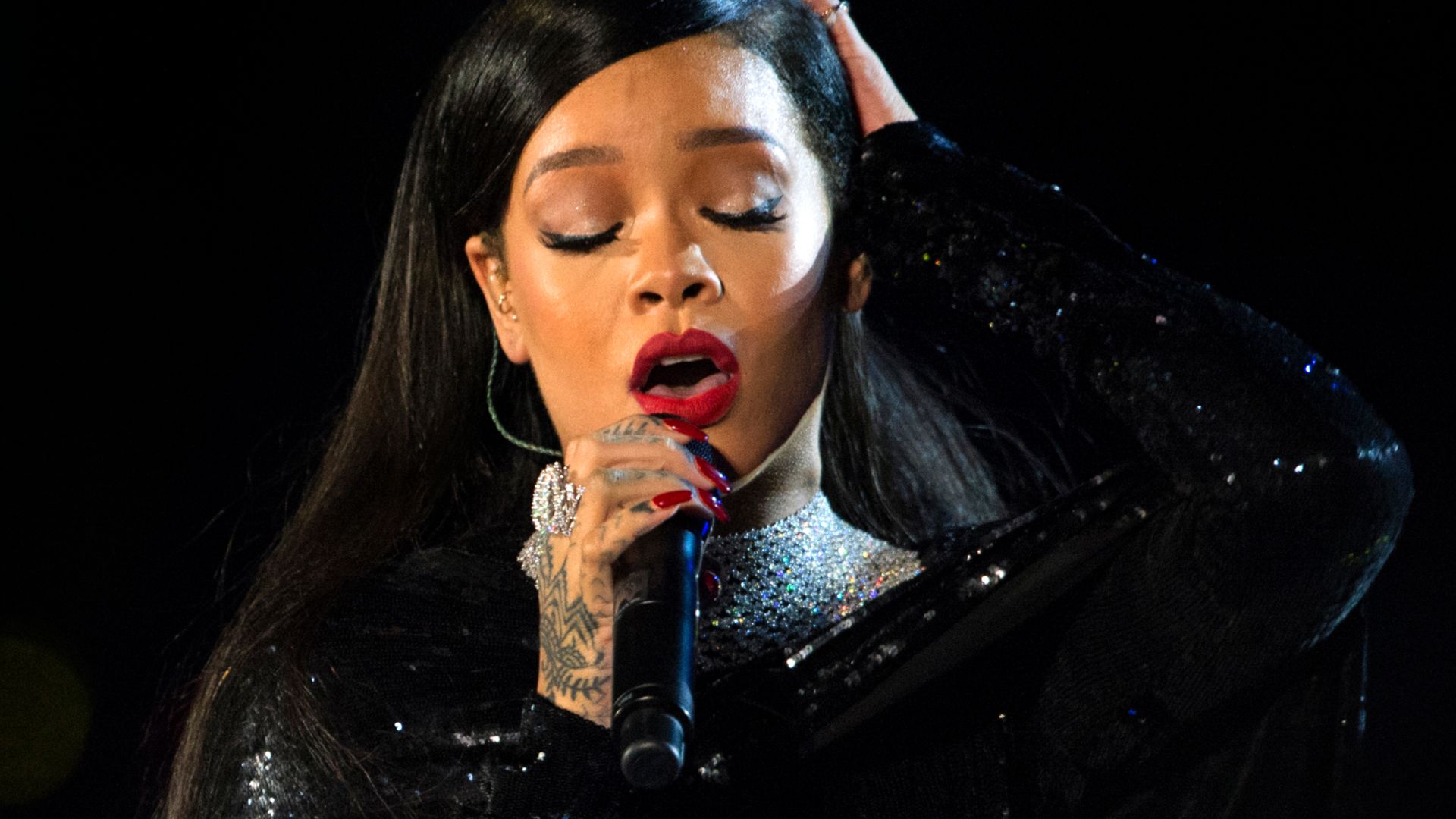 Rihanna sings during The Concert for Valor in Washington, D.C. Nov. 11, 2014