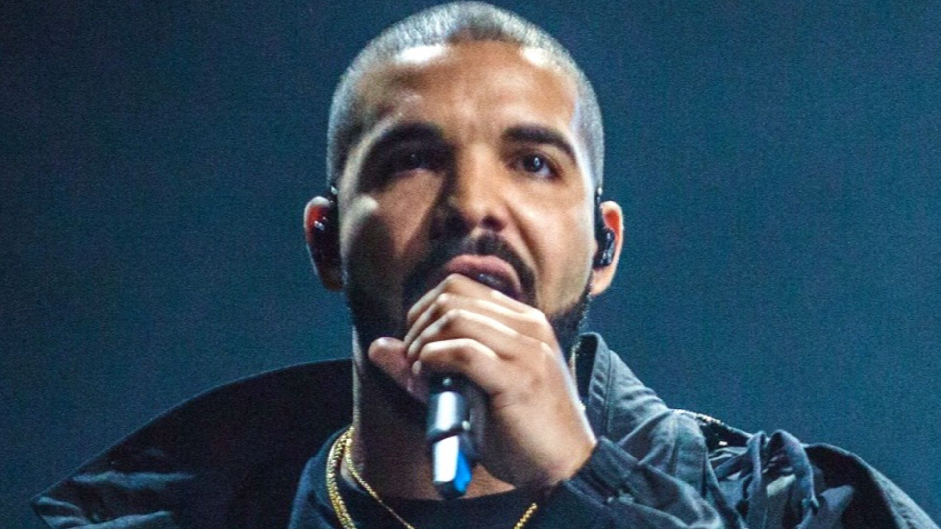 Drake performing in July 2016