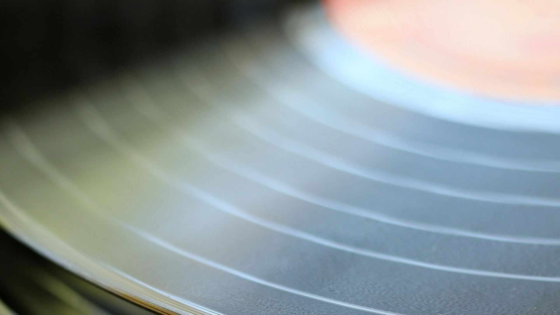a close up of a record player's turntable