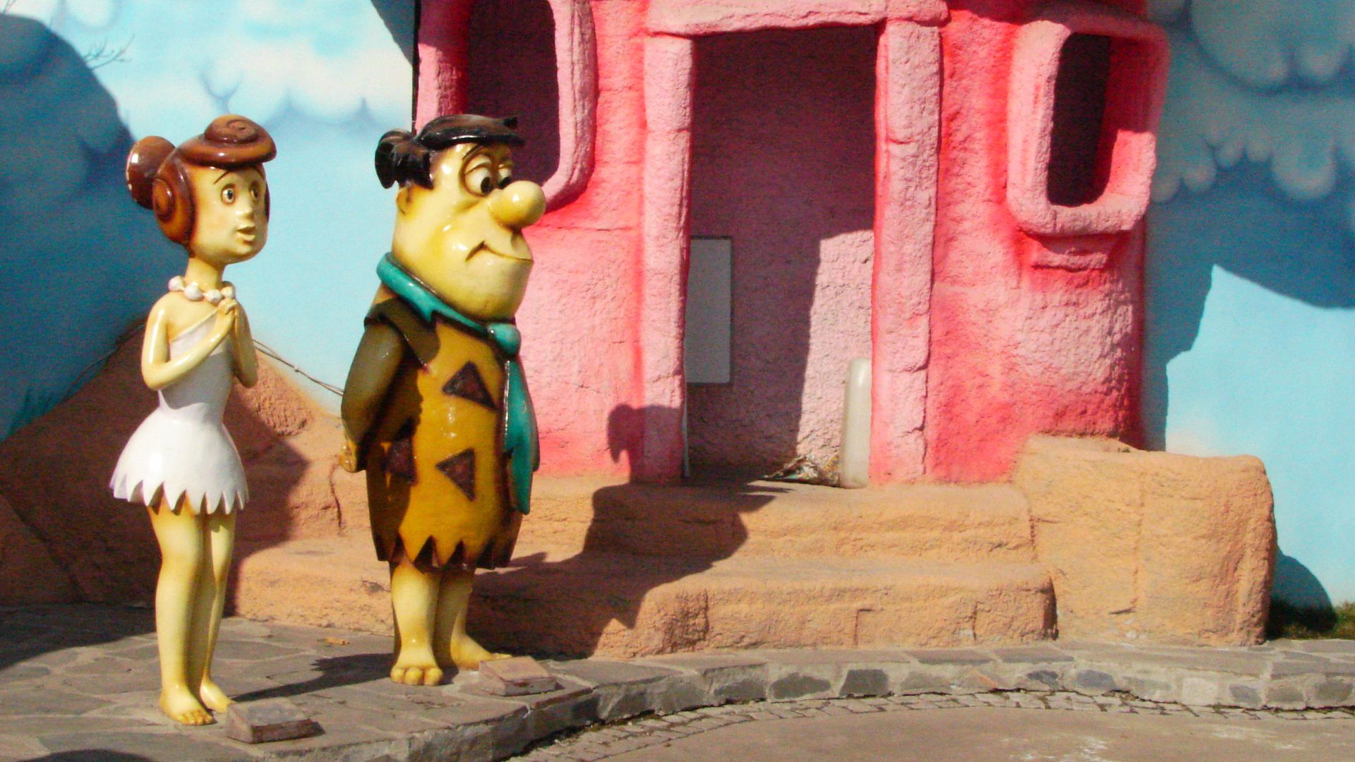 Fred and Wilma Flintstone figurines at the Ankara Public Amusement Park