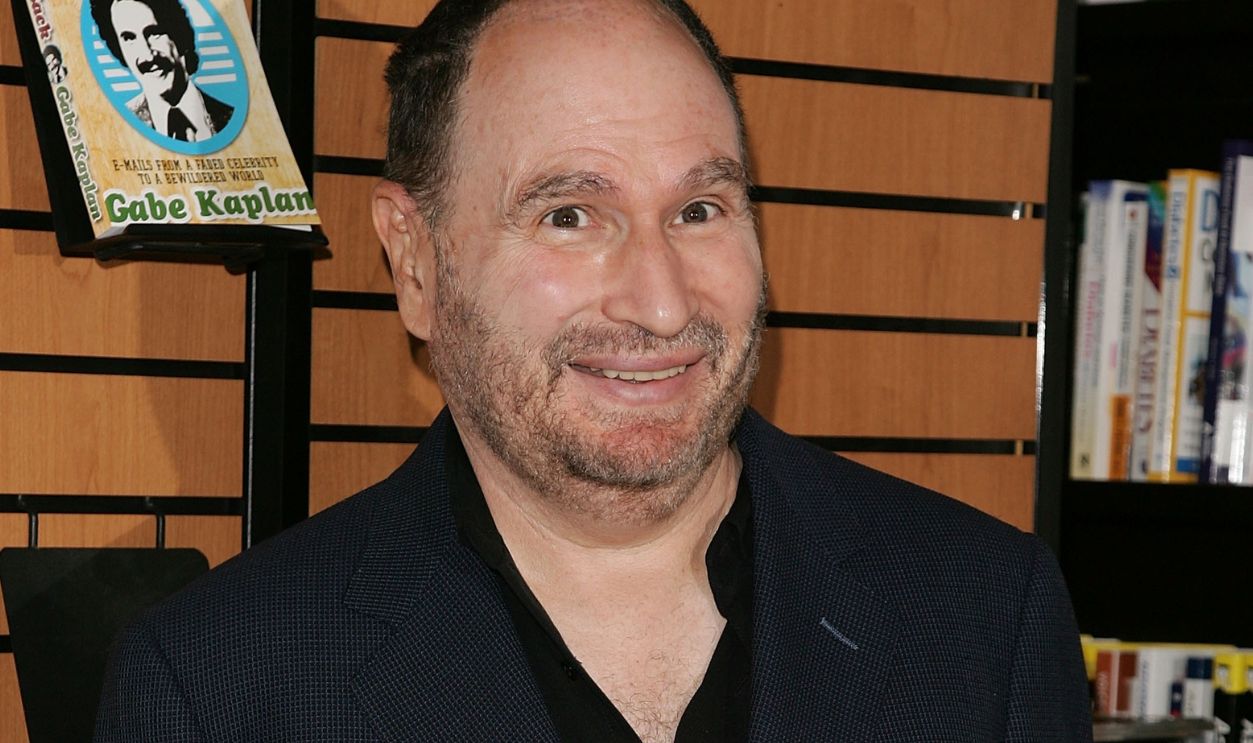 Gabe Kaplan Promotes His New Book At Barnes & Noble NEW YORK - JULY 2: Actor and writer Gabe Kaplan poses at Barnes and Noble to promote his new book "Kotter's Back" July 2, 2007 in New York City. 