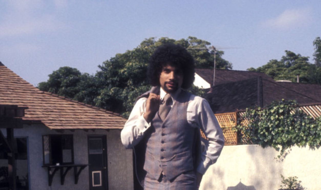 BEVERLY HILLS, CA - APRIL 11: Actor Robert Hegyes attends an exclusive photo session on April 11, 1977 at his home in Beverly Hills, California.
